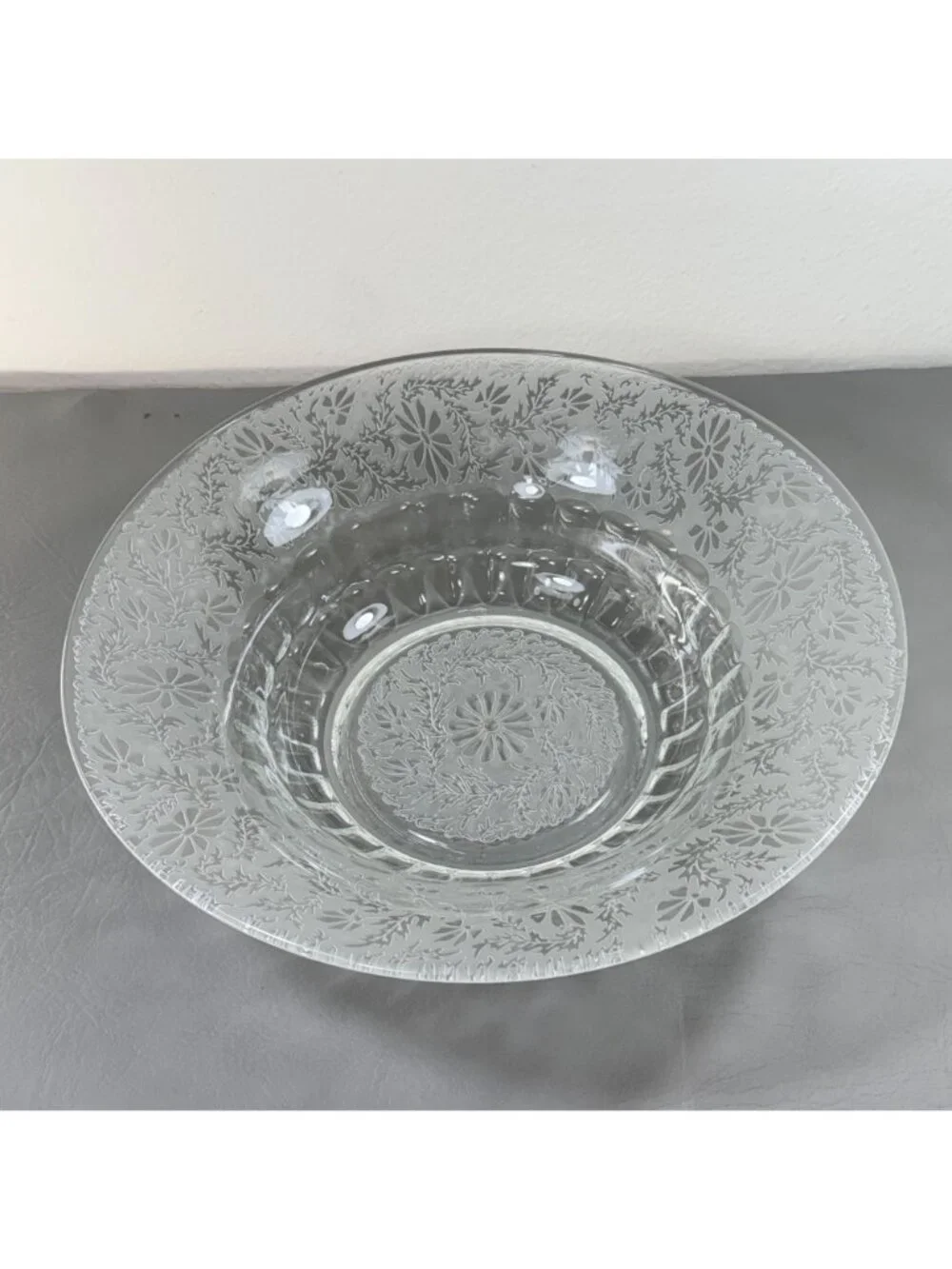Vintage Etched Glass Serving Bowl Frosted Floral Daisy Wreath Retro